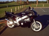 1992 Yamaha FZR 600 photo